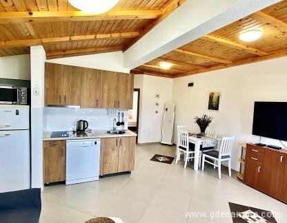 Apartmani Souc, , Magán szállás a községben Krašići, Montenegró - APT 4-1